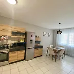 Spacious Next To South Park просторен до южен парк Location Daire Sofya