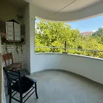 Spacious Next To South Park просторен до южен парк Location Daire