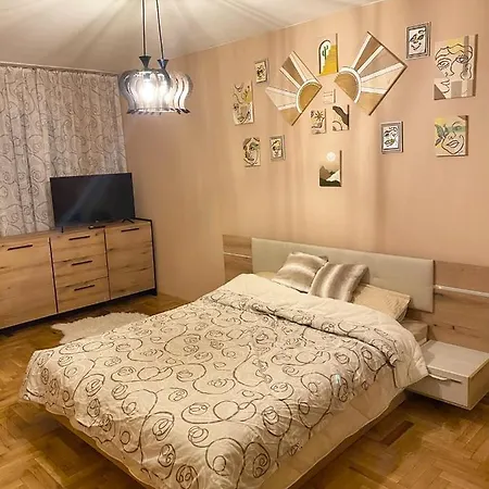 Apartment Spacious Next To South Park просторен до южен парк Location *