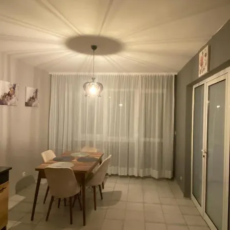 Apartment Spacious Next To South Park просторен до южен парк Location