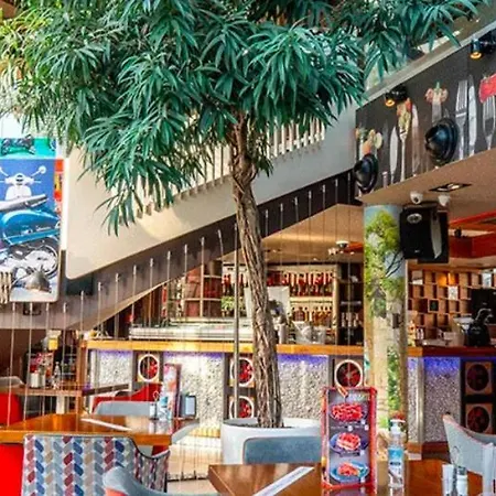 Spacious Next To South Park просторен до южен парк Location Διαμέρισμα *