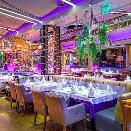 Appartement Spacious Next To South Park просторен до южен парк Location