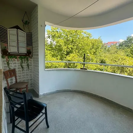 Spacious Next To South Park просторен до южен парк Location Daire