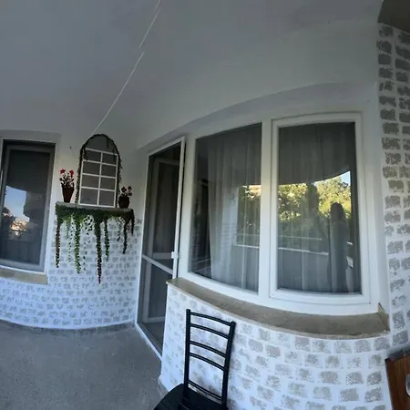 Apartment Spacious Next To South Park просторен до южен парк Location *