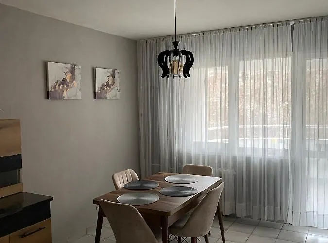 Spacious Next To South Park просторен до южен парк Location