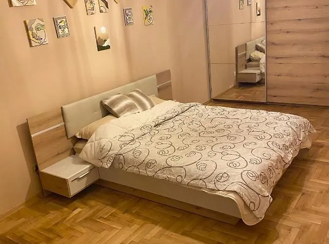 Spacious Next To South Park просторен до южен парк Location דירה סופיה