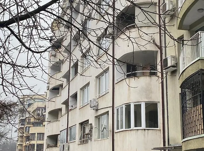 Spacious Next To South Park просторен до южен парк Location Sofia