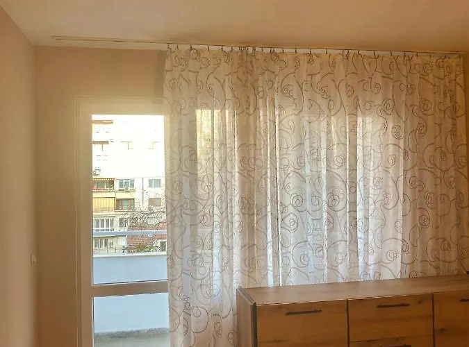 Spacious Next To South Park просторен до южен парк Location