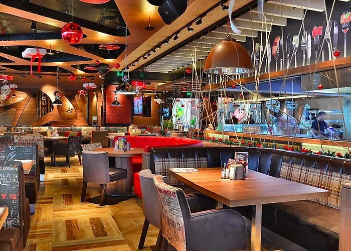 Spacious Next To South Park просторен до южен парк Location