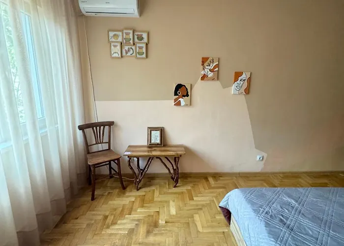 Spacious Next To South Park просторен до южен парк Location *