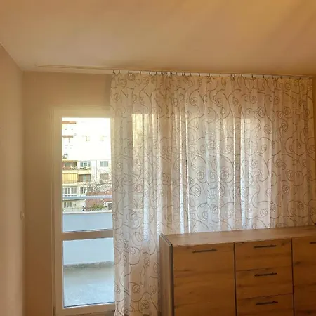 Spacious Next To South Park просторен до южен парк Location