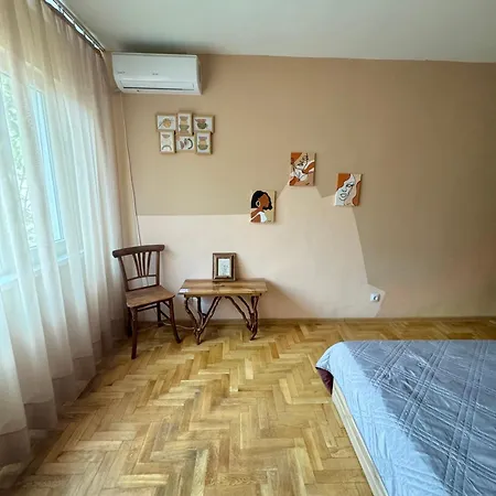 Spacious Next To South Park просторен до южен парк Location *